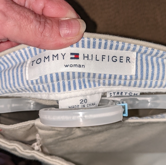 Tommy Hilfiger crops 😁 - Picture 2 of 3